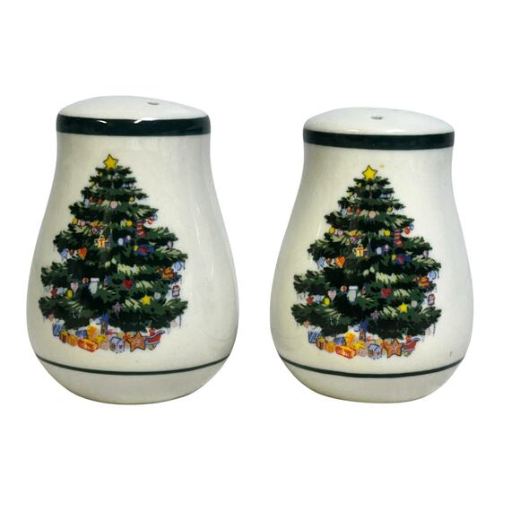 Totally Today 'Holly Tree' Vintage Salt and Pepper Shaker Set - Picture 3 of 6